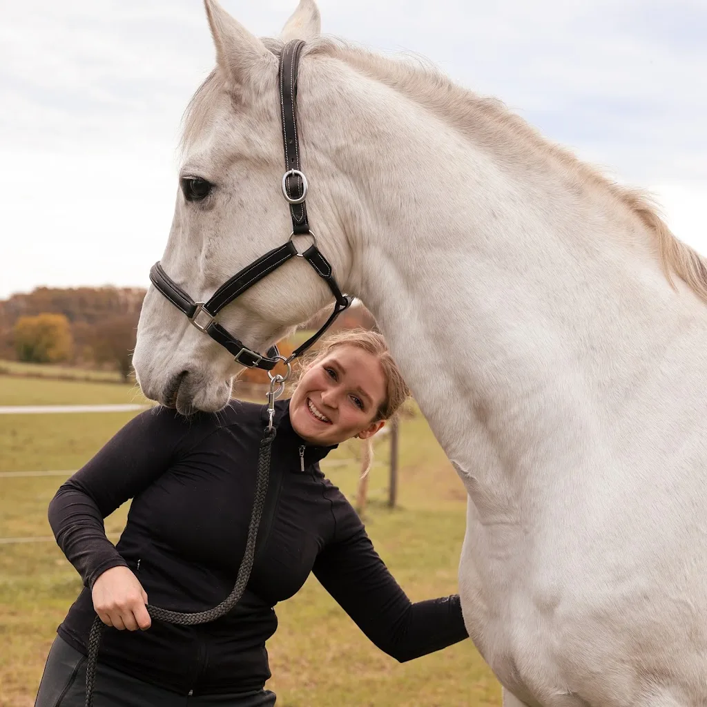 Pferdephysiotherapie und Dorntherapie - CAVALYSIO - Lea Braun - Foto 2