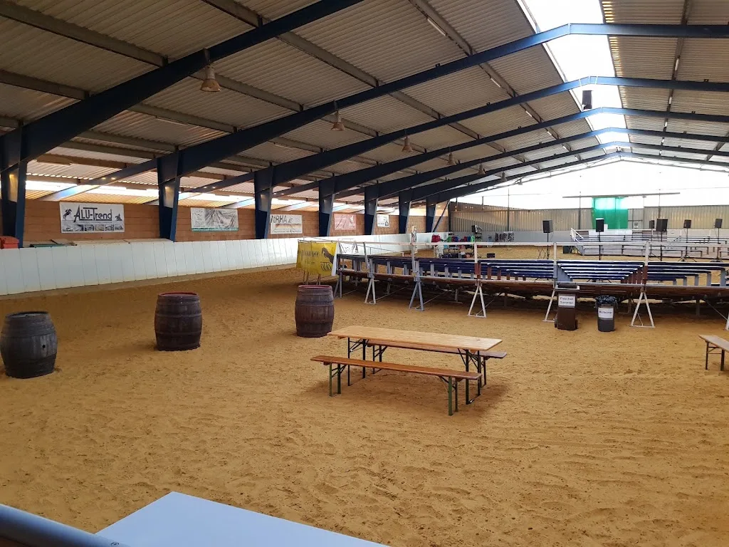Blue-Star-Trainingstable - Foto 1